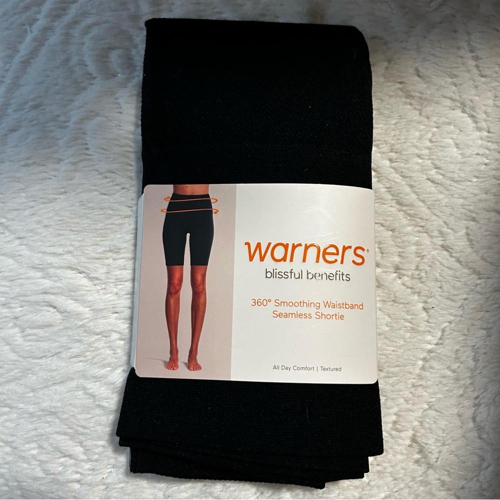 NWT Warner's Black Seamless Shortie Shorts Biker Sz small/medium Under-layer